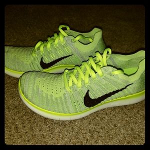 Womens Nike Free Run Flyknits